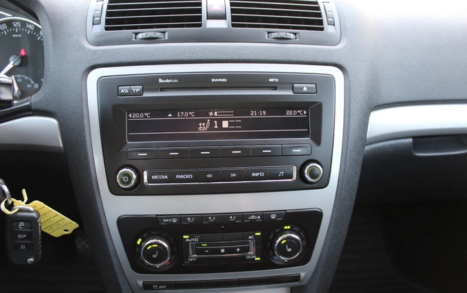 Skoda Octavia cena 28900 przebieg: 205186, rok produkcji 2011 z Kuźnia Raciborska małe 301